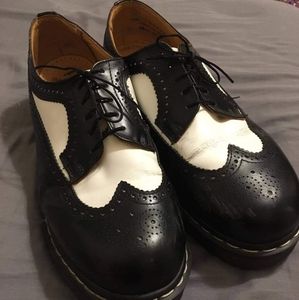 Dr. Martens Brogue Oxford